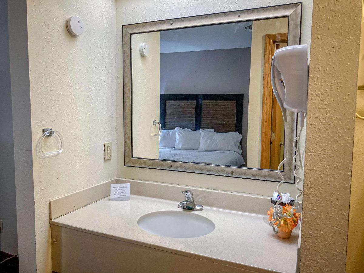 Motel 6 Elkhart, In Ngoại thất bức ảnh